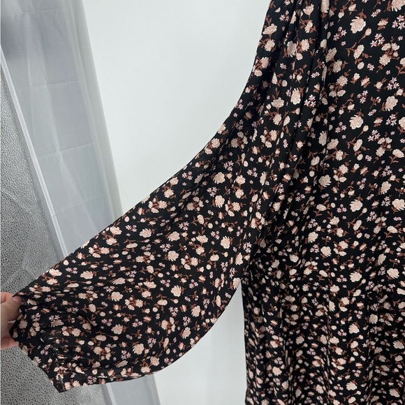 Levi’s Floral Long Puff Sleeve V Cut Neck Tie Maxi Dress - Picture 5 of 5